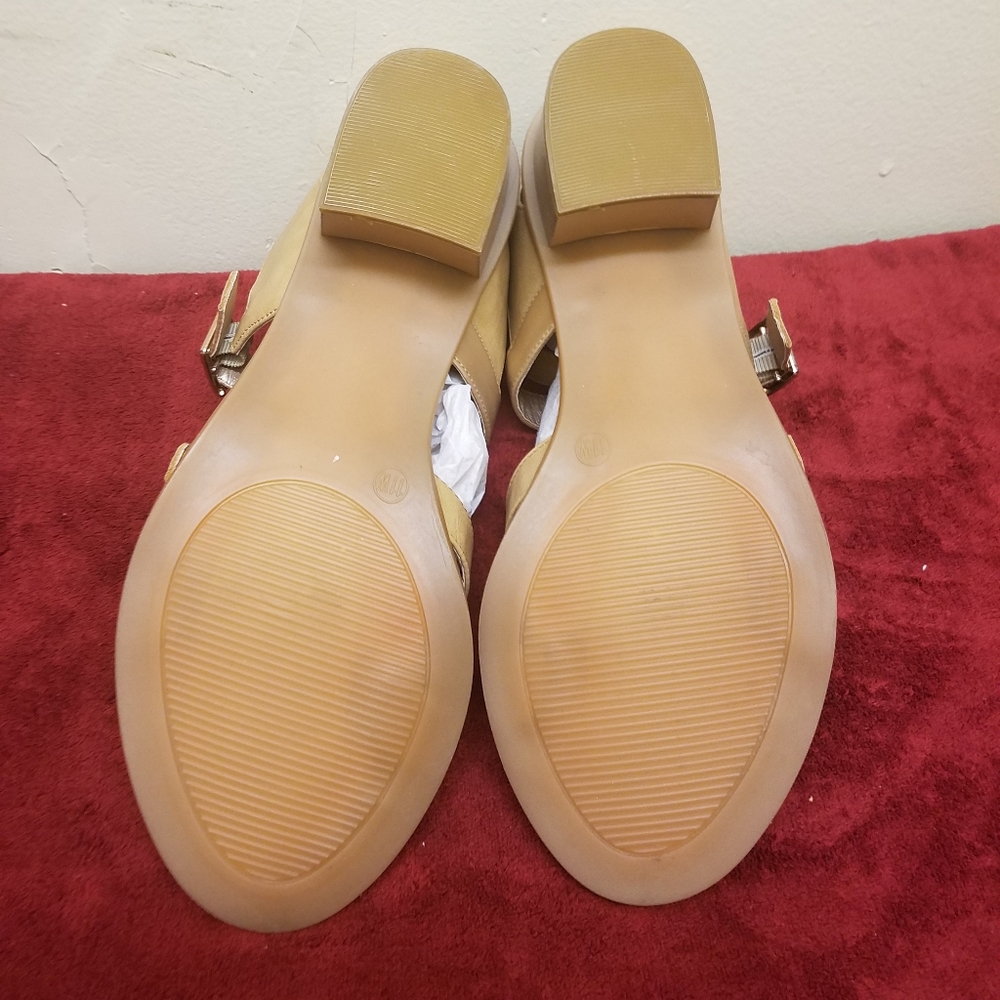 Sandals - Picture 2 of 3